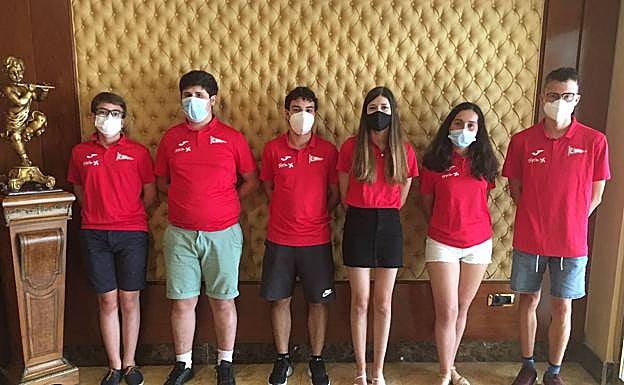 Iván Patón, Álvaro González, Manuel Martínez, María Joglar, Alicia González y Miguel Gorostidi, del Grupo 64.