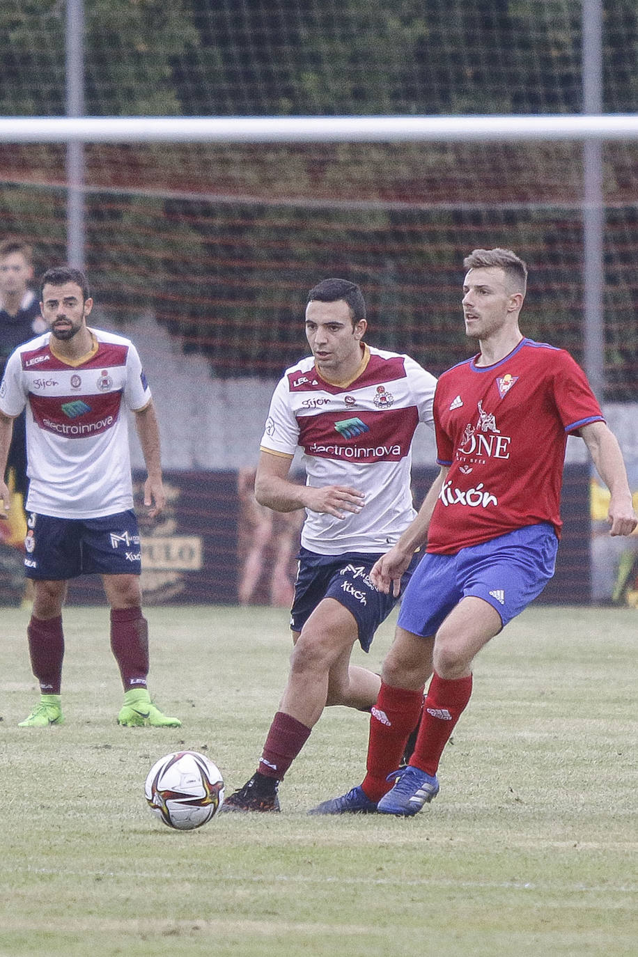 El conjunto gijonés se impuso al Gijón Industrial en la tanda de penalties tras ganar por 5-3 en la pena máxima un encuentro que concluyó en empate a uno.