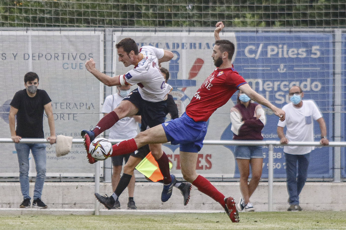 El conjunto gijonés se impuso al Gijón Industrial en la tanda de penalties tras ganar por 5-3 en la pena máxima un encuentro que concluyó en empate a uno.