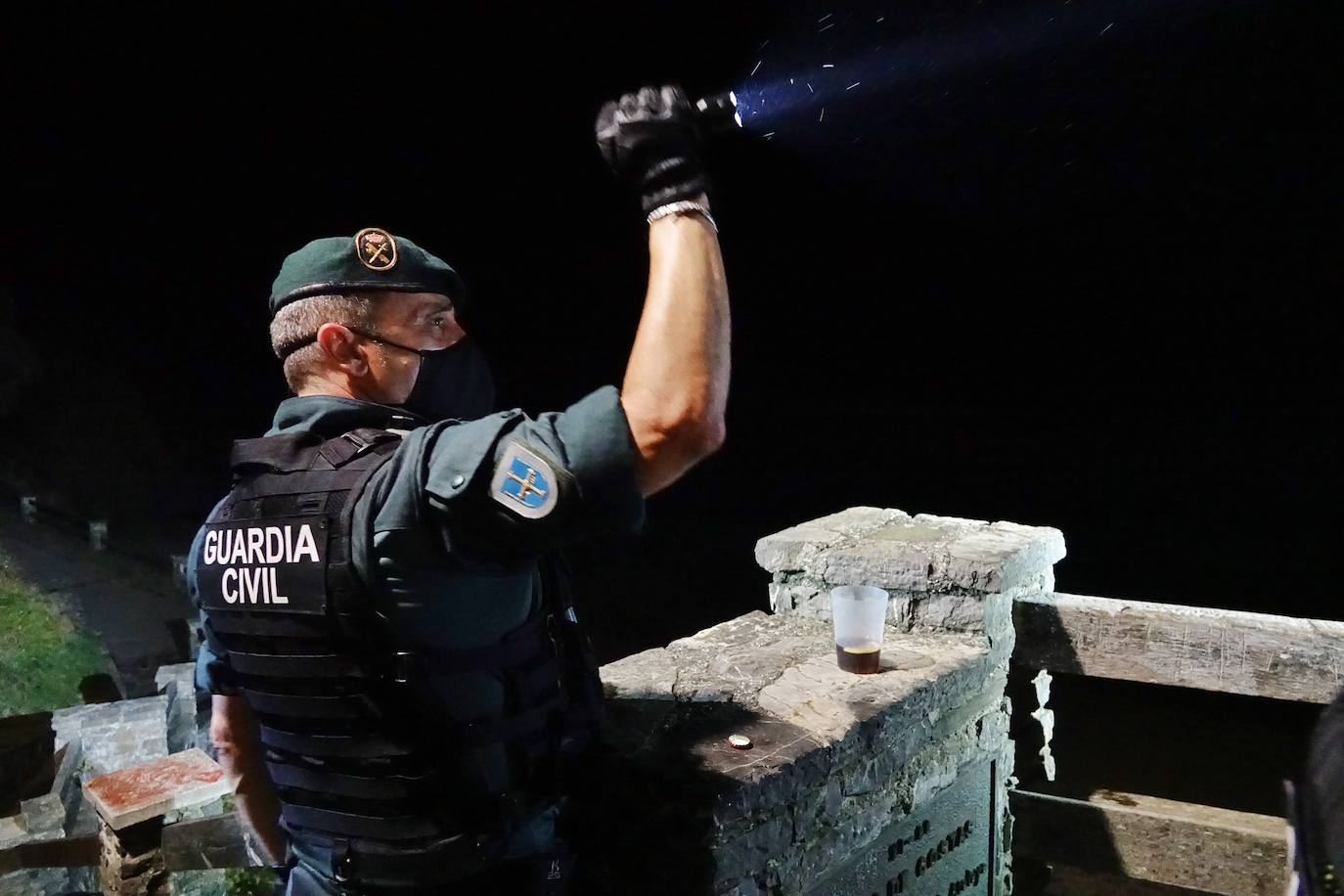 Fotos: Así opera la Guardia Civil contra los botellones en Asturias