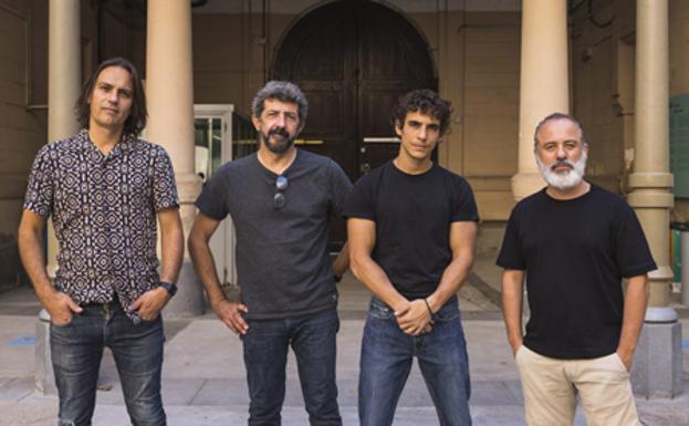 El director Alberto Rodríguez junto al guionista Rafael Cobos y los actores Miguel Herrán y Javier Gutiérrez.