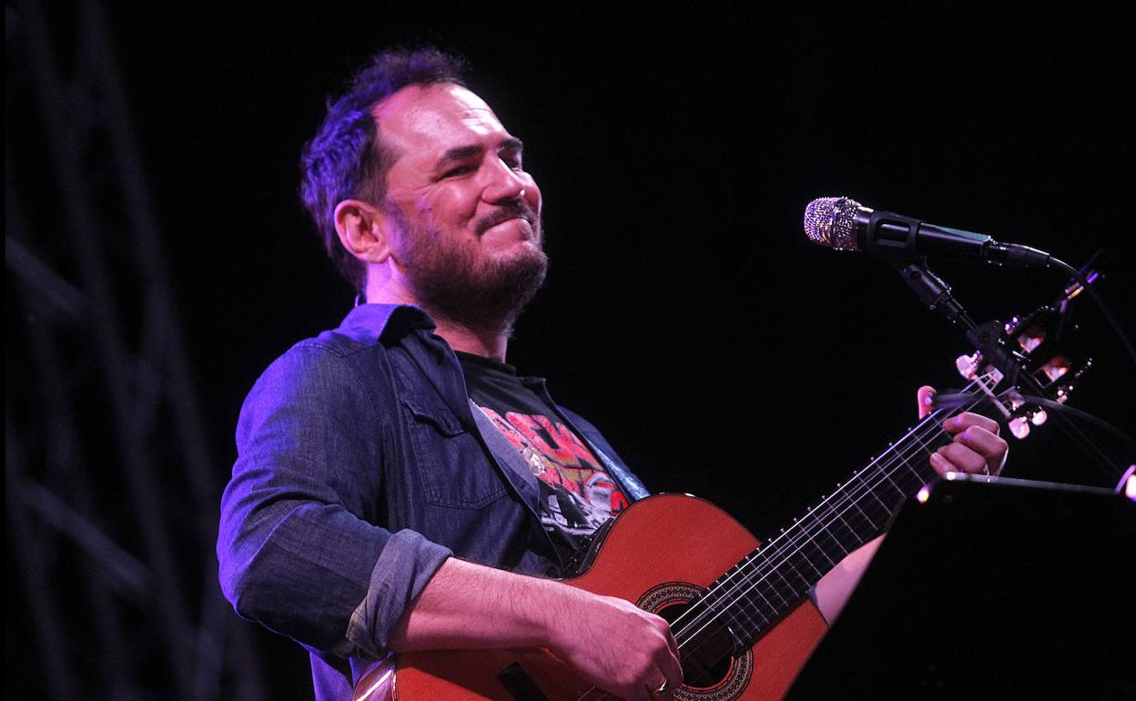 Ismael Serrano y José Sacristán, en el último trimestre en el Teatro Jovellanos