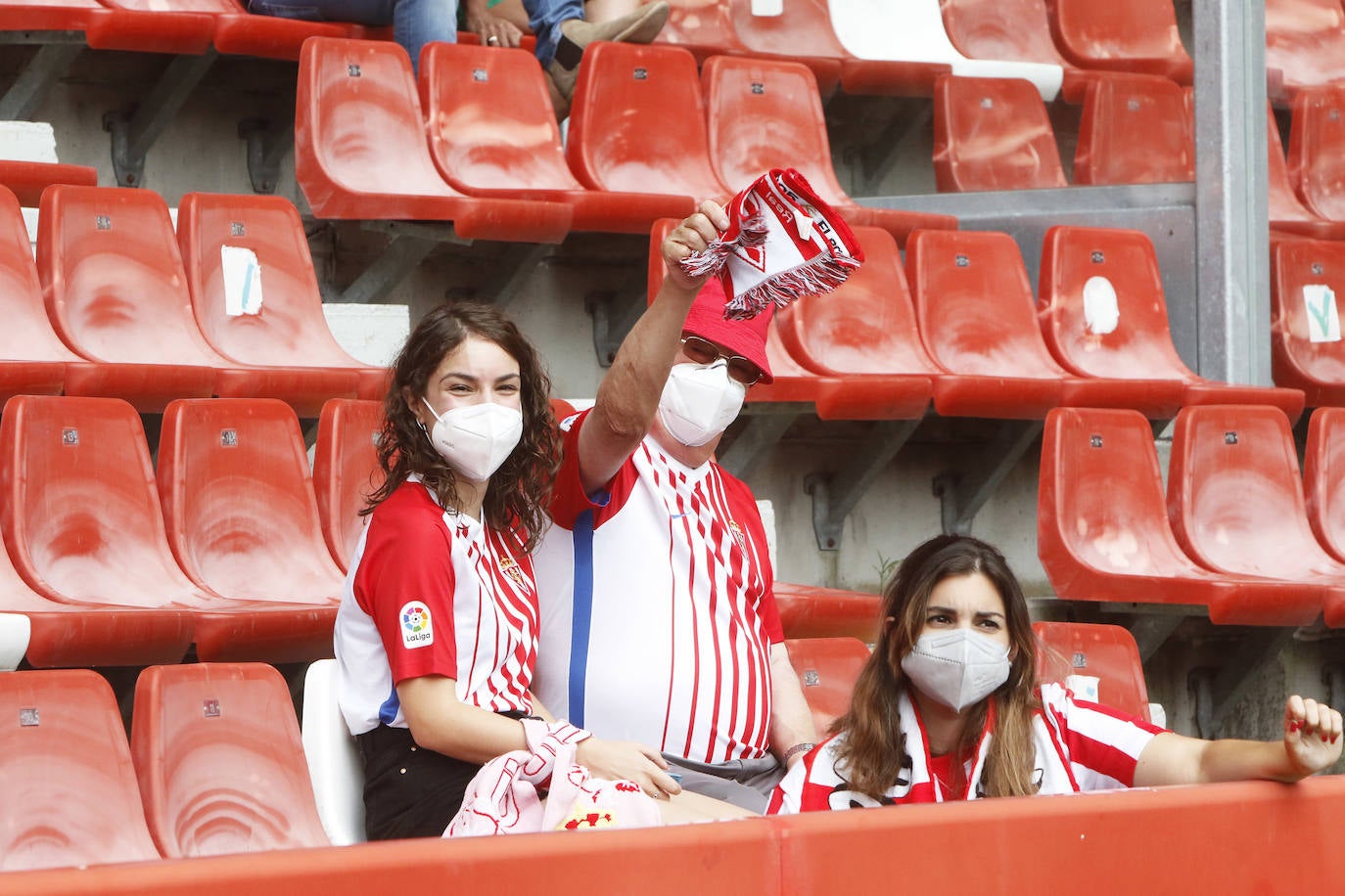 Fotos: Así fue la vuelta de la afición a El Molinón