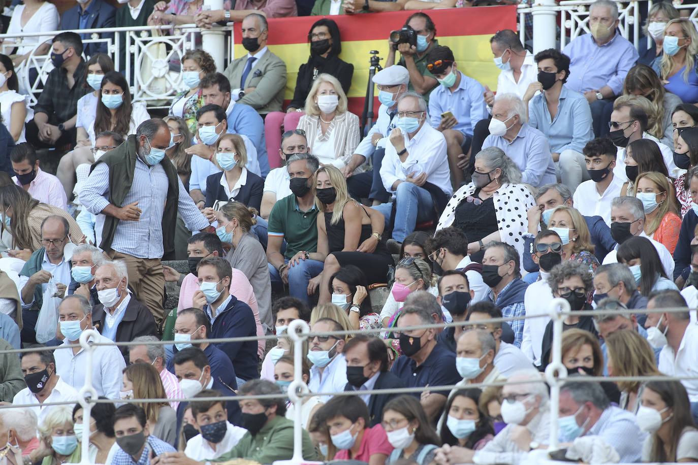 El último día de la feria taurina gijonesa dejó dos orejas para el Juli en un quinto de altura y otras dos para Daniel Luque, una en cada toro