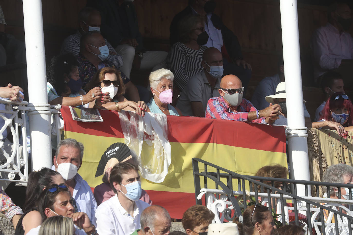 El último día de la feria taurina gijonesa dejó dos orejas para el Juli en un quinto de altura y otras dos para Daniel Luque, una en cada toro