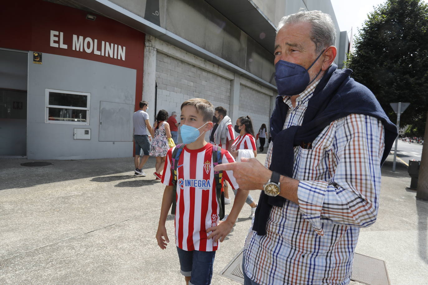 Fotos: Así fue la vuelta de la afición a El Molinón