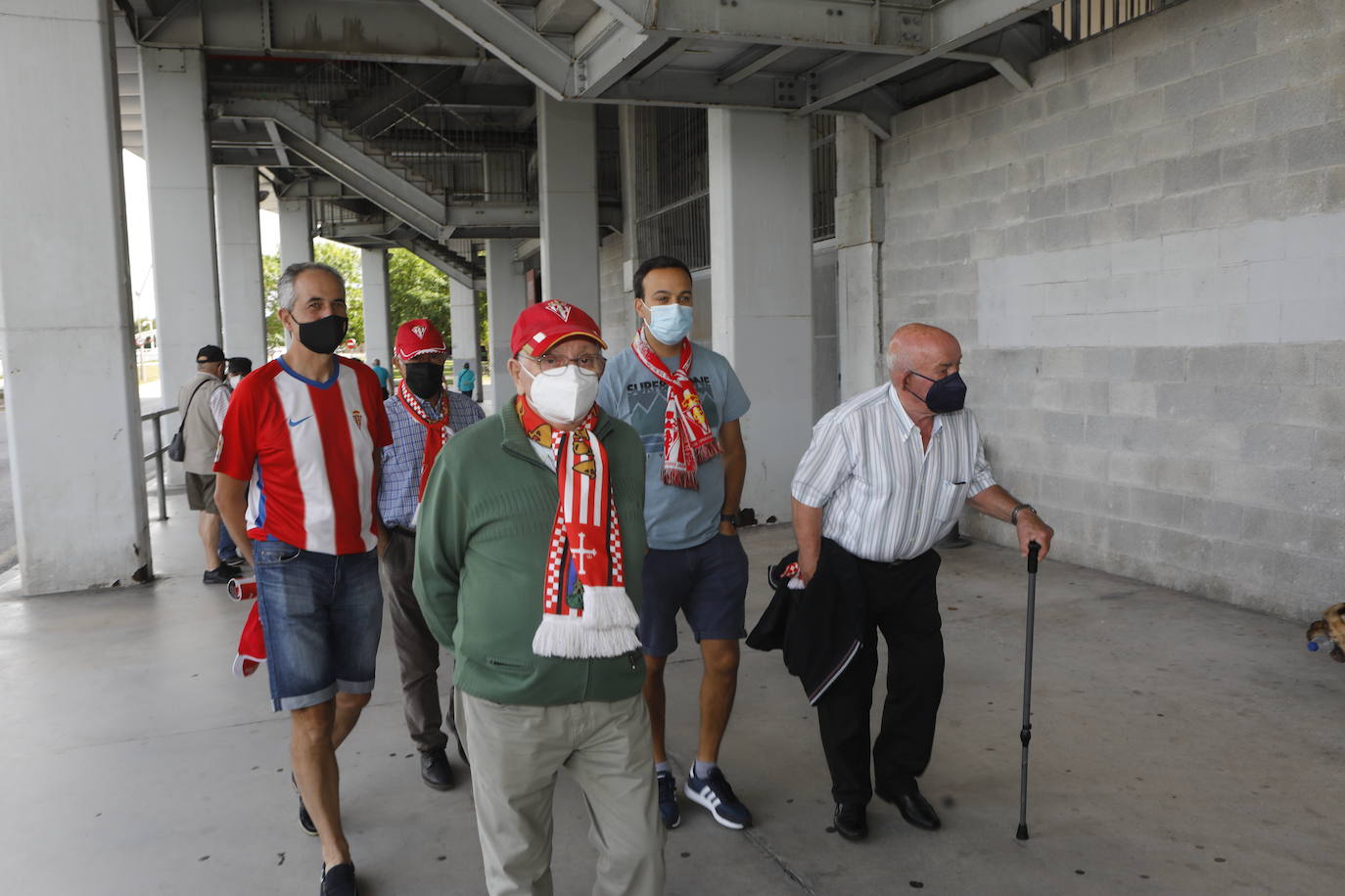 Fotos: Así fue la vuelta de la afición a El Molinón