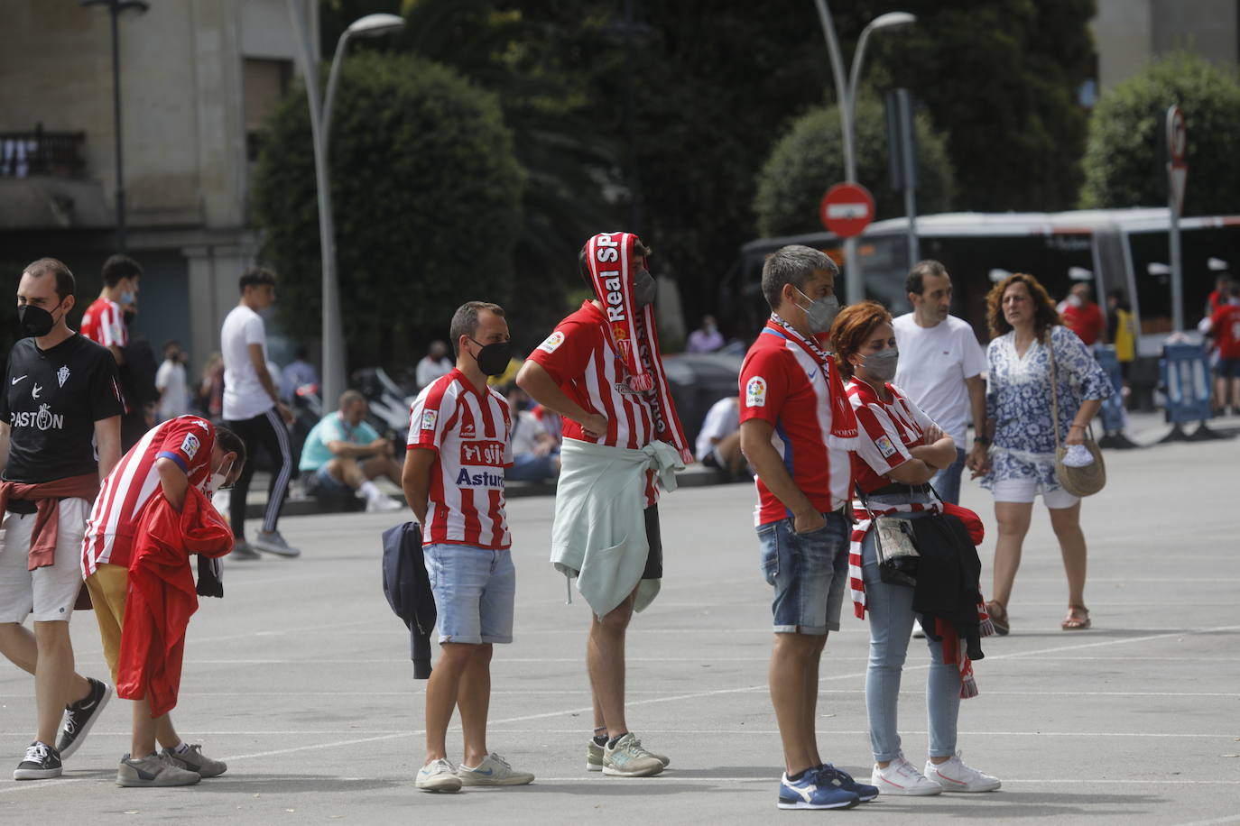 Fotos: Así fue la vuelta de la afición a El Molinón