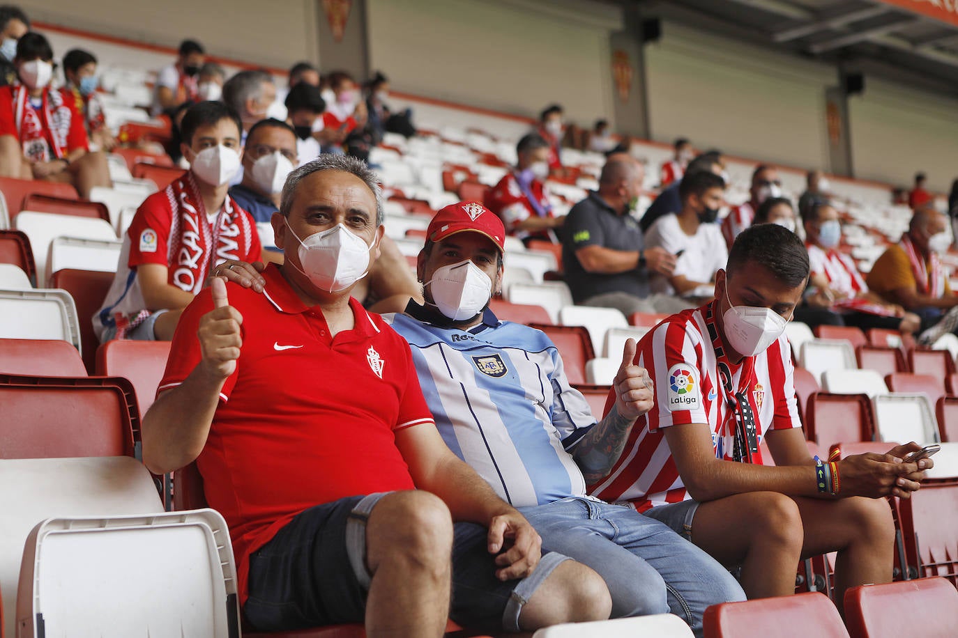 Fotos: Así fue la vuelta de la afición a El Molinón