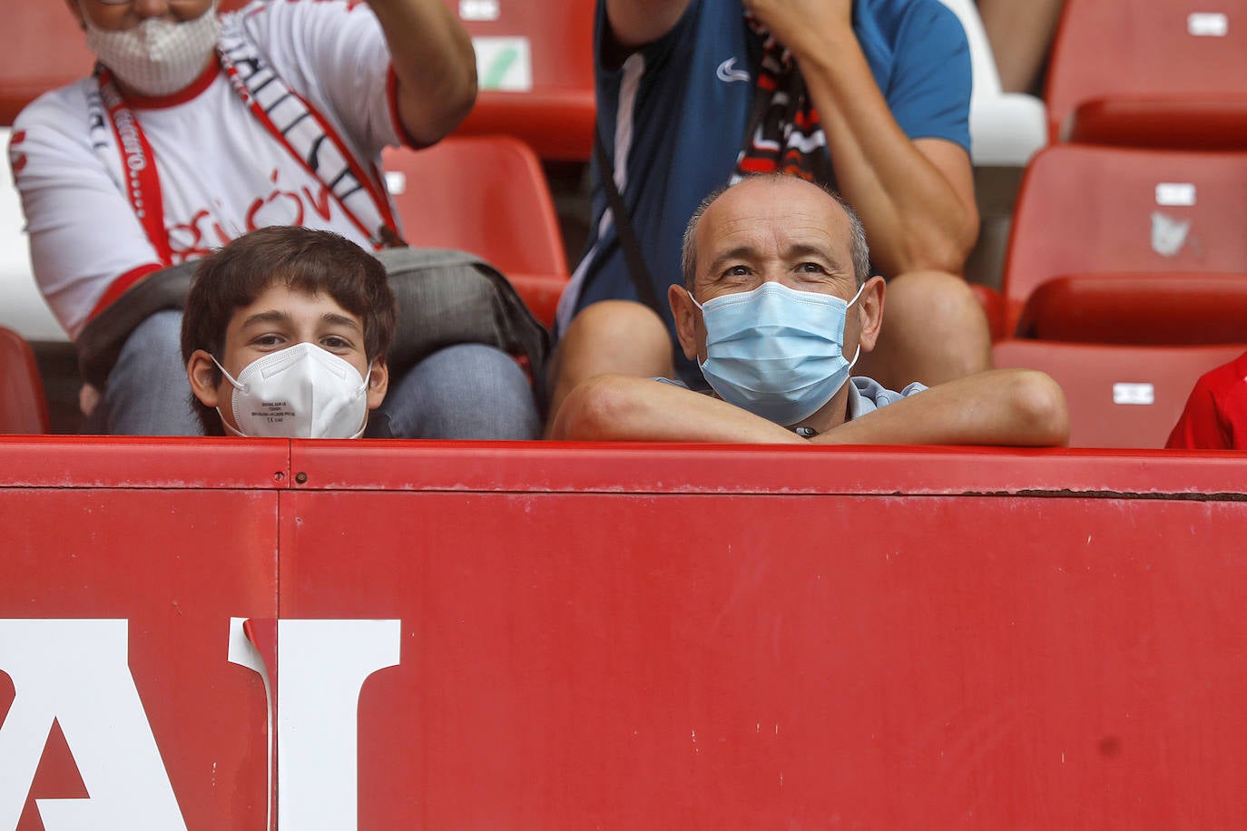 Fotos: Así fue la vuelta de la afición a El Molinón