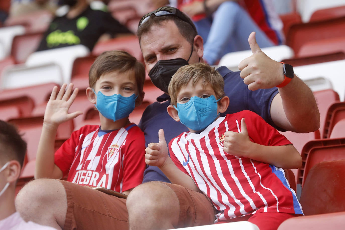 Fotos: Así fue la vuelta de la afición a El Molinón