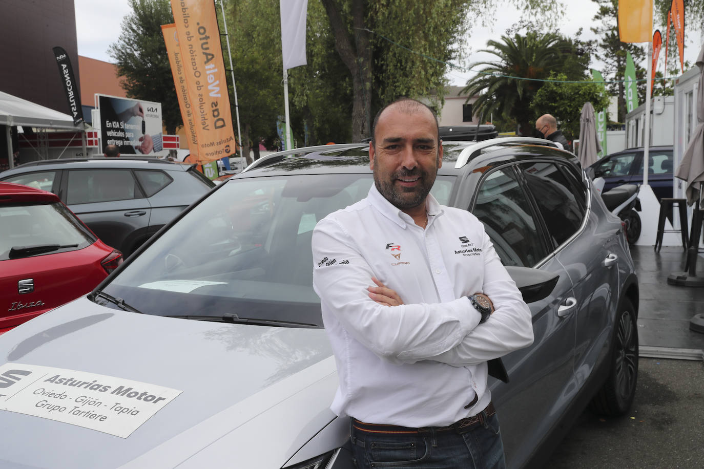 La Feria de Muestras continua siendo uno de los atractivos de Gijón a pesar de las muchas actividades que ofrece hoy la ciudad. Centenares de visitantes pasean por el recinto ferial, que ofrece divertimento para todos los miembros de la familia. 