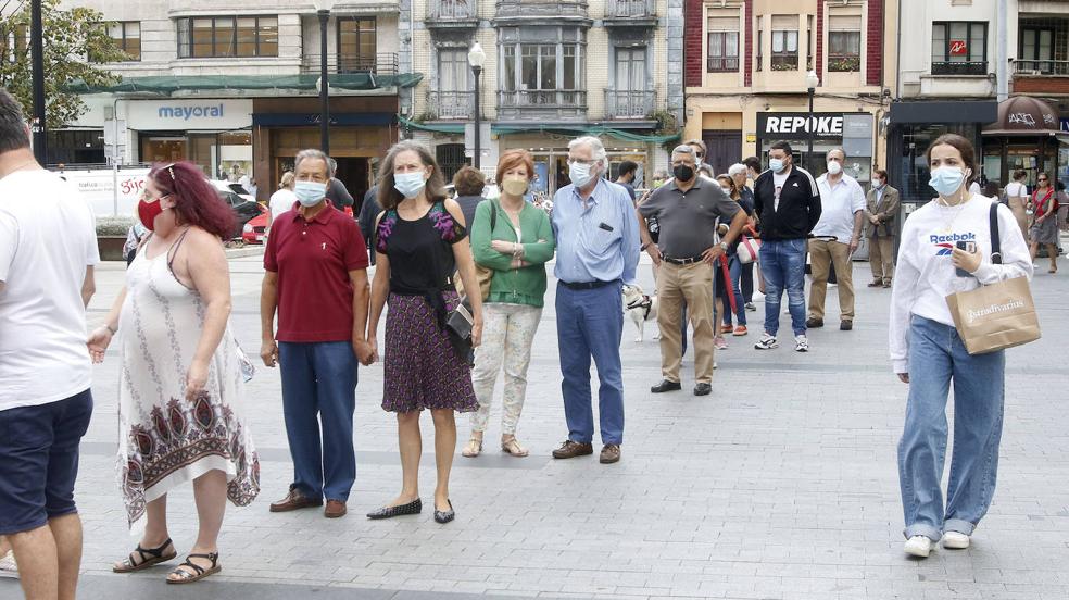 La larga espera para firmar, en imágenes