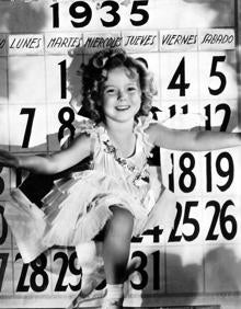 Imagen secundaria 2 - Shirley Temple junto a Robert Young en 'Stowaway' (1936), recogiendo un premio del Sindicato de Actores en 2006 y en una imagen promocional de 1935.