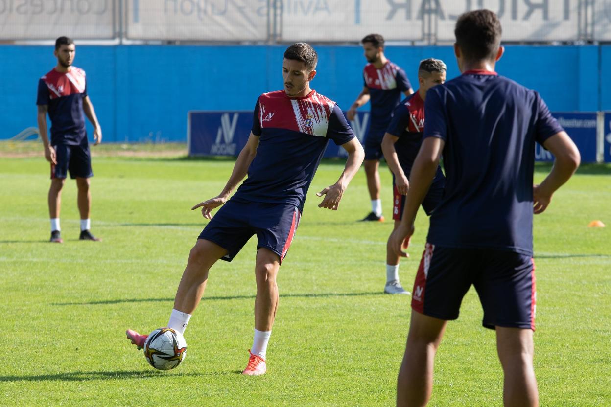 Alberto Ródenas se ejercitó ayer por primera vez con el equipo y ha sido citado para Miramar.