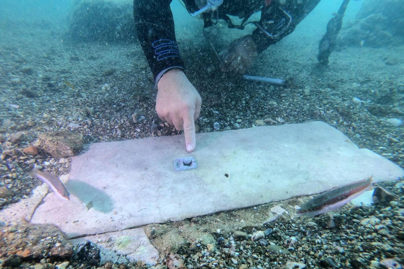 La antigua ciudad romana sumergida de Baiae, parte del complejo del Parque Arqueológico Campi Flegrei en Pozzuoli, cerca de Nápoles donde los buceadores pueden explorar las ruinas.
