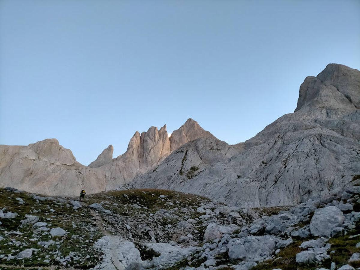 Luna sobre el Pico Cabrones.