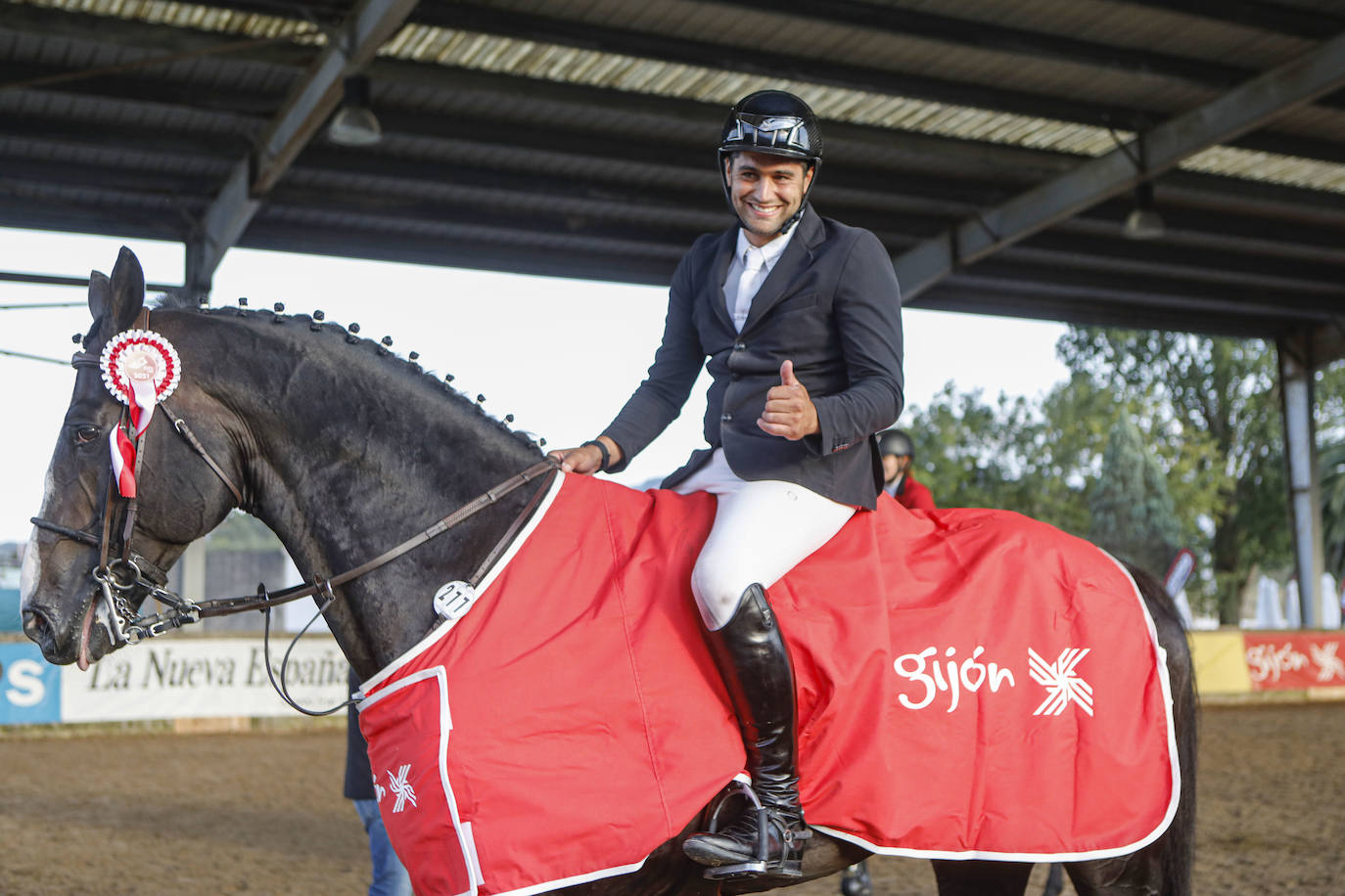 El circuito hípico gijonés regresó por segundo año consecutivo con varios concursos hípicos este verano como alternativa al concurso de saltos internacional de Las Mestas