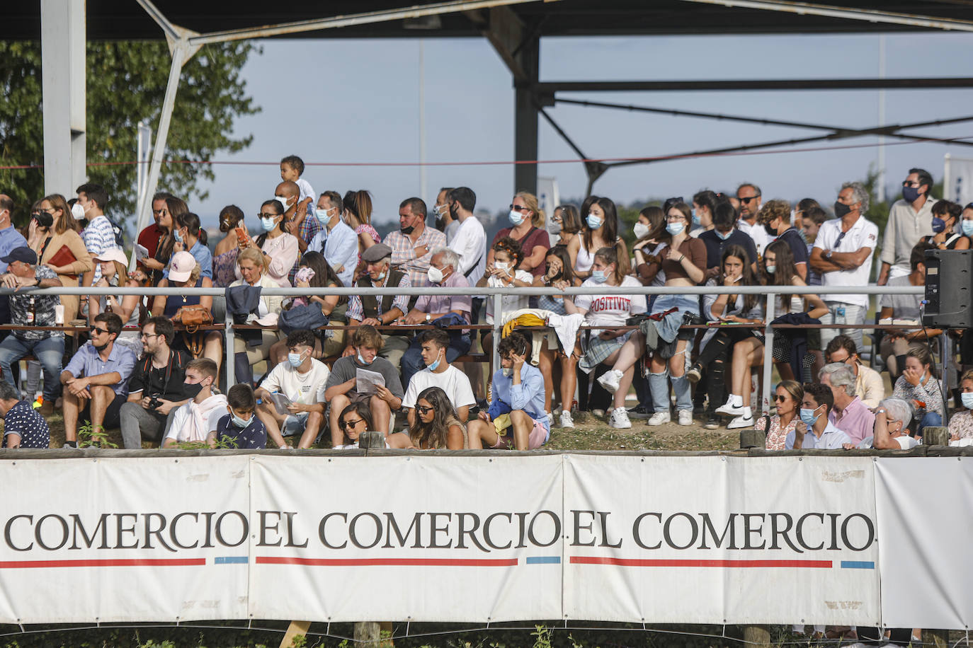 El circuito hípico gijonés regresó por segundo año consecutivo con varios concursos hípicos este verano como alternativa al concurso de saltos internacional de Las Mestas