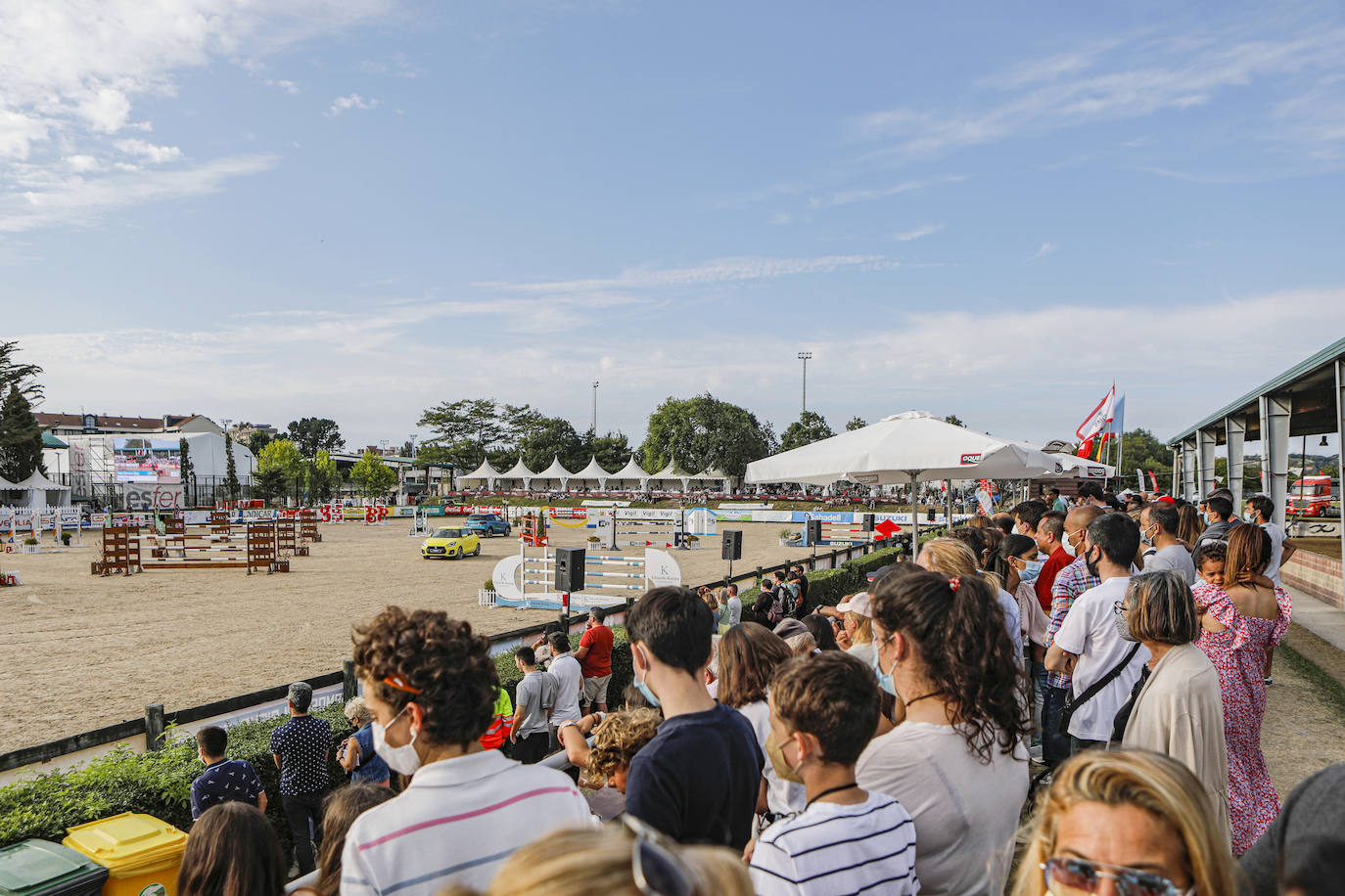 El circuito hípico gijonés regresó por segundo año consecutivo con varios concursos hípicos este verano como alternativa al concurso de saltos internacional de Las Mestas