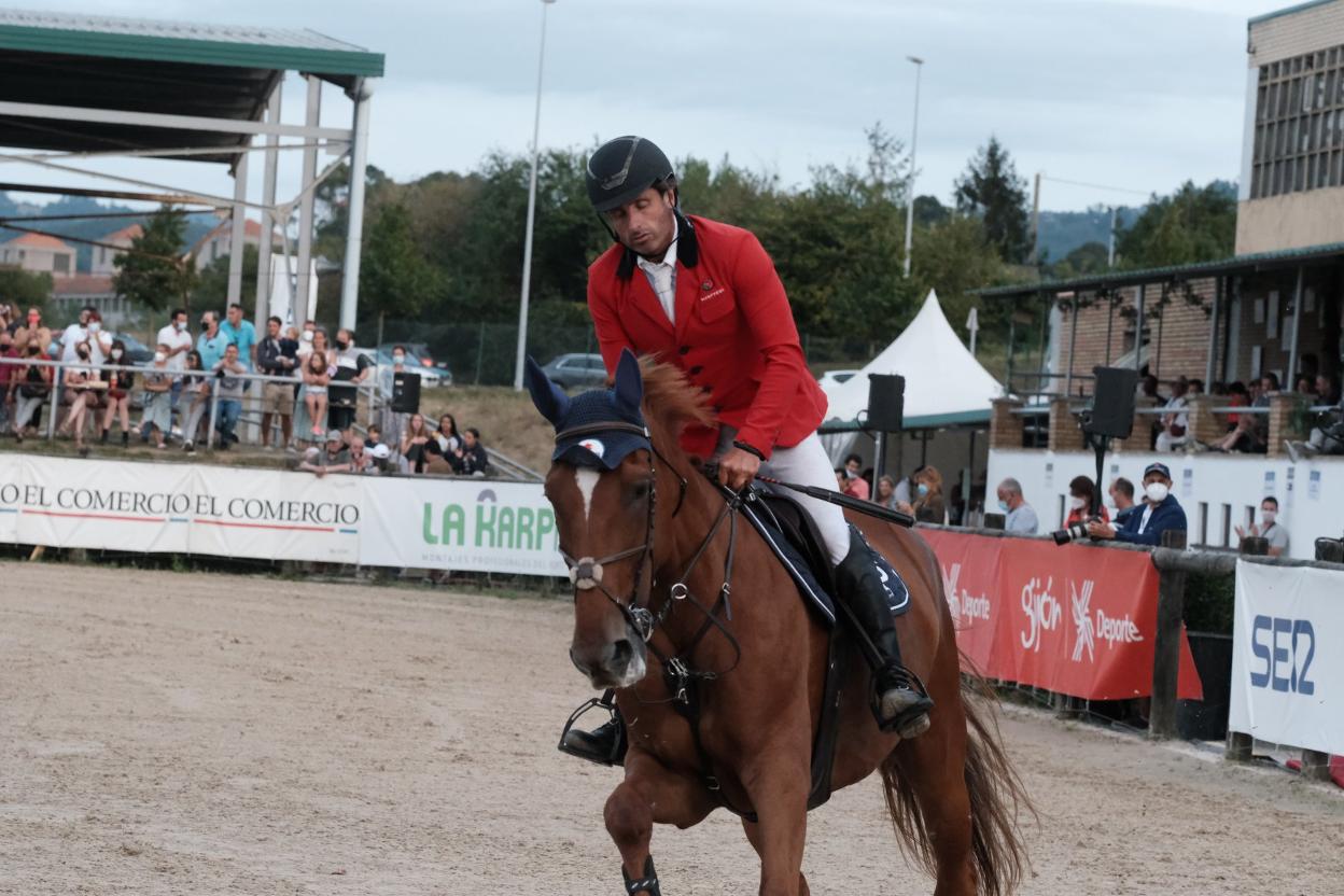 Iván Serrano, ganador del Gran Premio, tras terminar su recorrido. 
