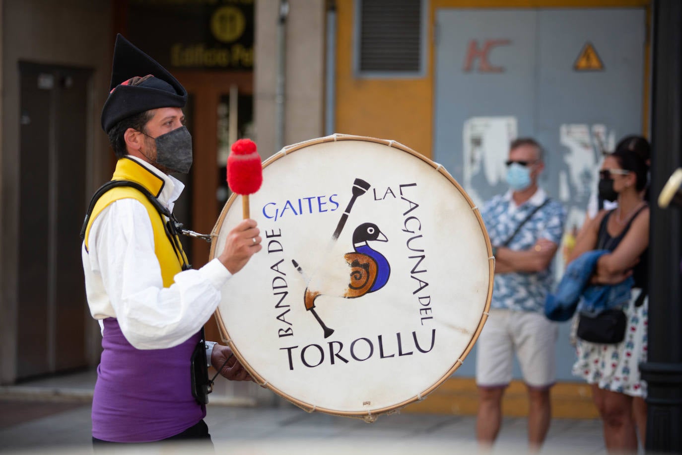 Desfile a cargo de la agrupación folcrórica La Sidrina para celebrar Santa Isabel.