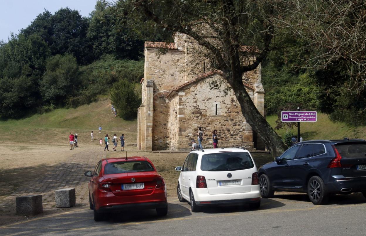 «Prohibido aparcar» frente a Lillo