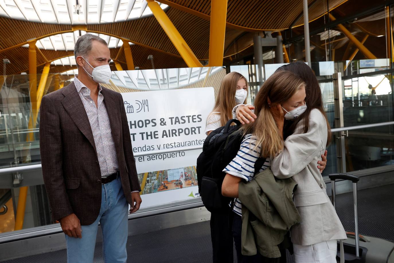 Fotos: La Princesa Leonor emprende su viaje a Gales