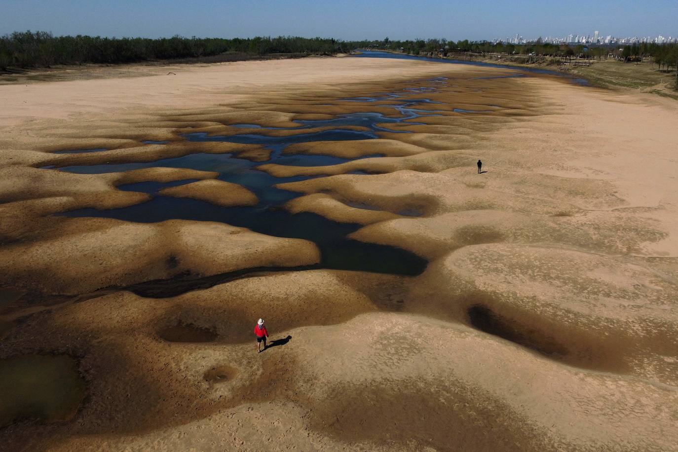 El río Paraná, que atraviesa Brasil, Paraguay y Argentina, está sufriendo este 2021 su peor bajada en más de medio siglo.