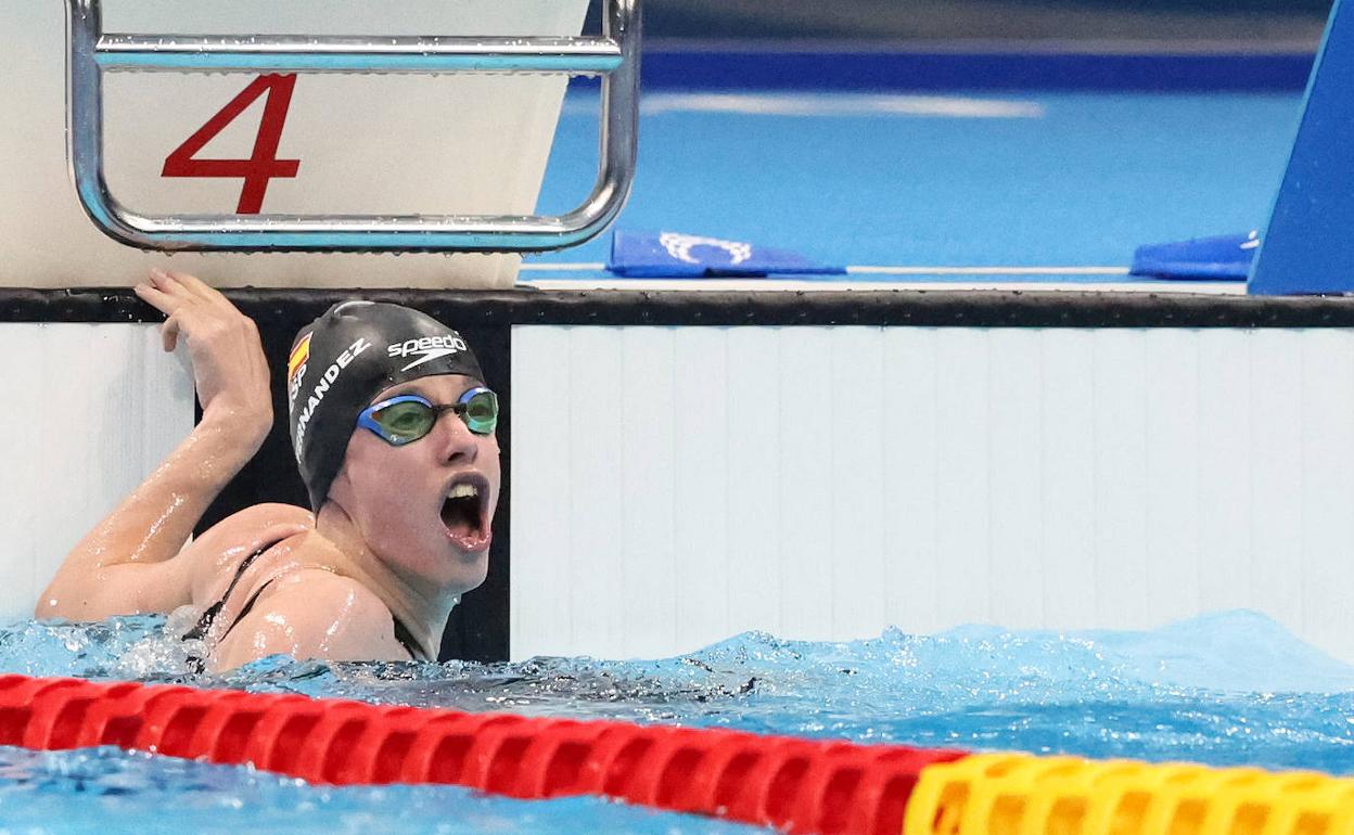 Marta Fernández tras ganar la medalla de oro en los 50 metros braza 