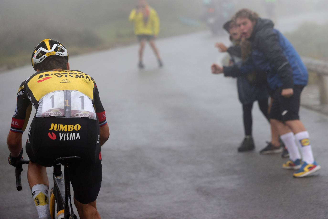Fotos: Lección de Roglic en los Lagos, que recupera la camiseta roja