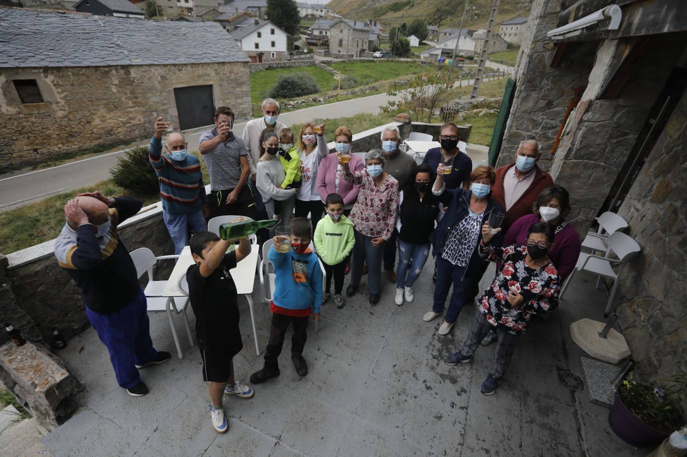 Fotos: La alegría de los vecinos de Santa María del Puerto