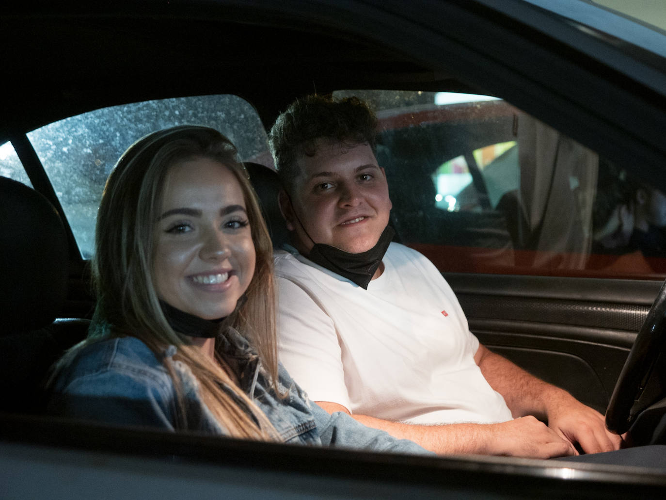 Ochenta vehículos llenaron el aforo de la plaza del centro cultural para ver 'Fast and Furious 9', la primera proyección de un ciclo de ocho películas