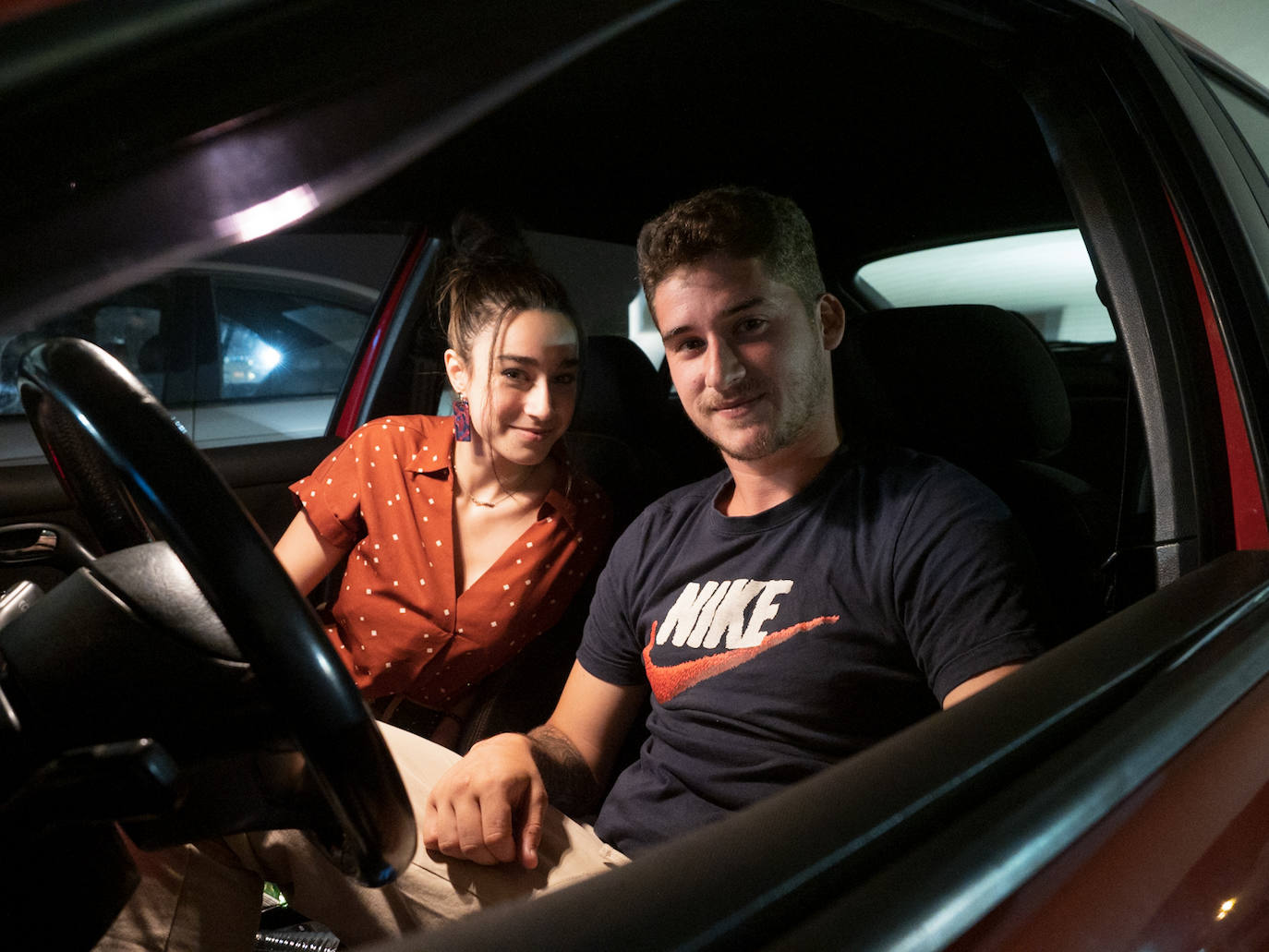 Ochenta vehículos llenaron el aforo de la plaza del centro cultural para ver 'Fast and Furious 9', la primera proyección de un ciclo de ocho películas