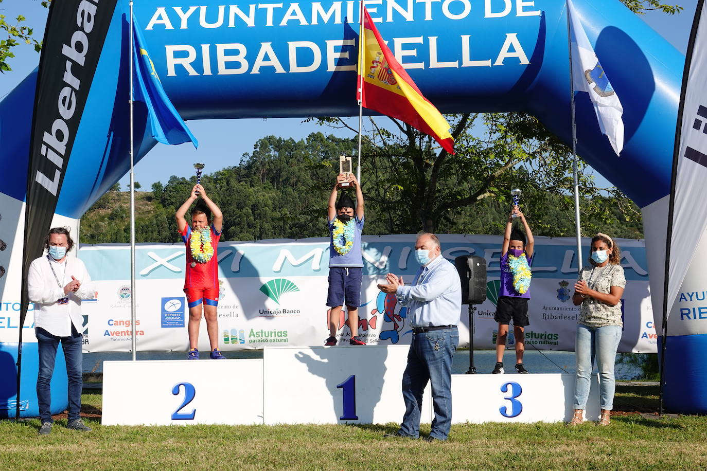 El Sella acoge este fin de semana dos pruebas deportivas. Este sábado se ha disputado el X Mini-Sella, la prueba abierta para las categorías que no pueden participar en el Descenso Internacional del Sella. Además, el domingo será turno para el XXII Descenso Adaptado del Sella con salida en Arriondas y descanso en Llordón