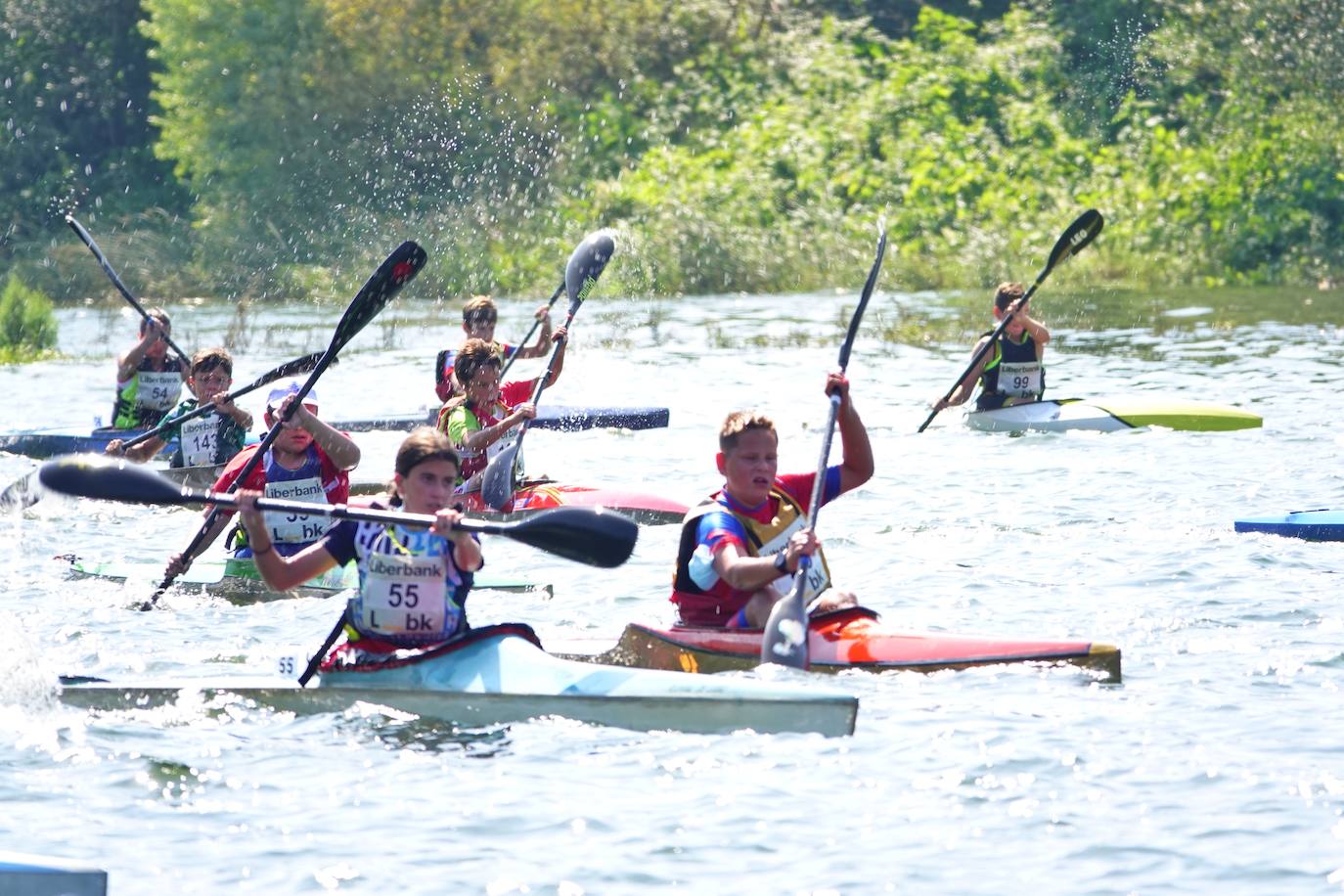 El Sella acoge este fin de semana dos pruebas deportivas. Este sábado se ha disputado el X Mini-Sella, la prueba abierta para las categorías que no pueden participar en el Descenso Internacional del Sella. Además, el domingo será turno para el XXII Descenso Adaptado del Sella con salida en Arriondas y descanso en Llordón