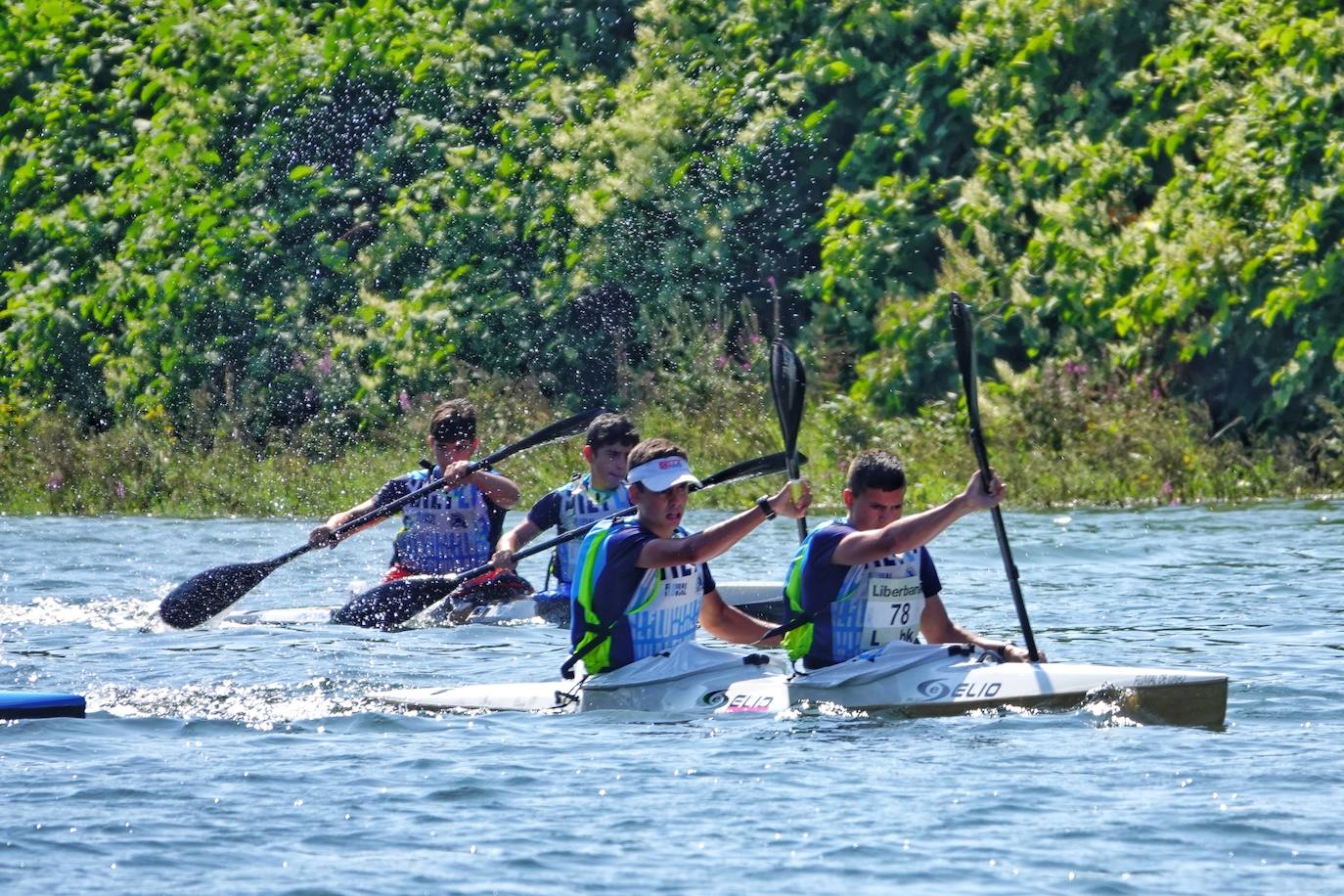 El Sella acoge este fin de semana dos pruebas deportivas. Este sábado se ha disputado el X Mini-Sella, la prueba abierta para las categorías que no pueden participar en el Descenso Internacional del Sella. Además, el domingo será turno para el XXII Descenso Adaptado del Sella con salida en Arriondas y descanso en Llordón