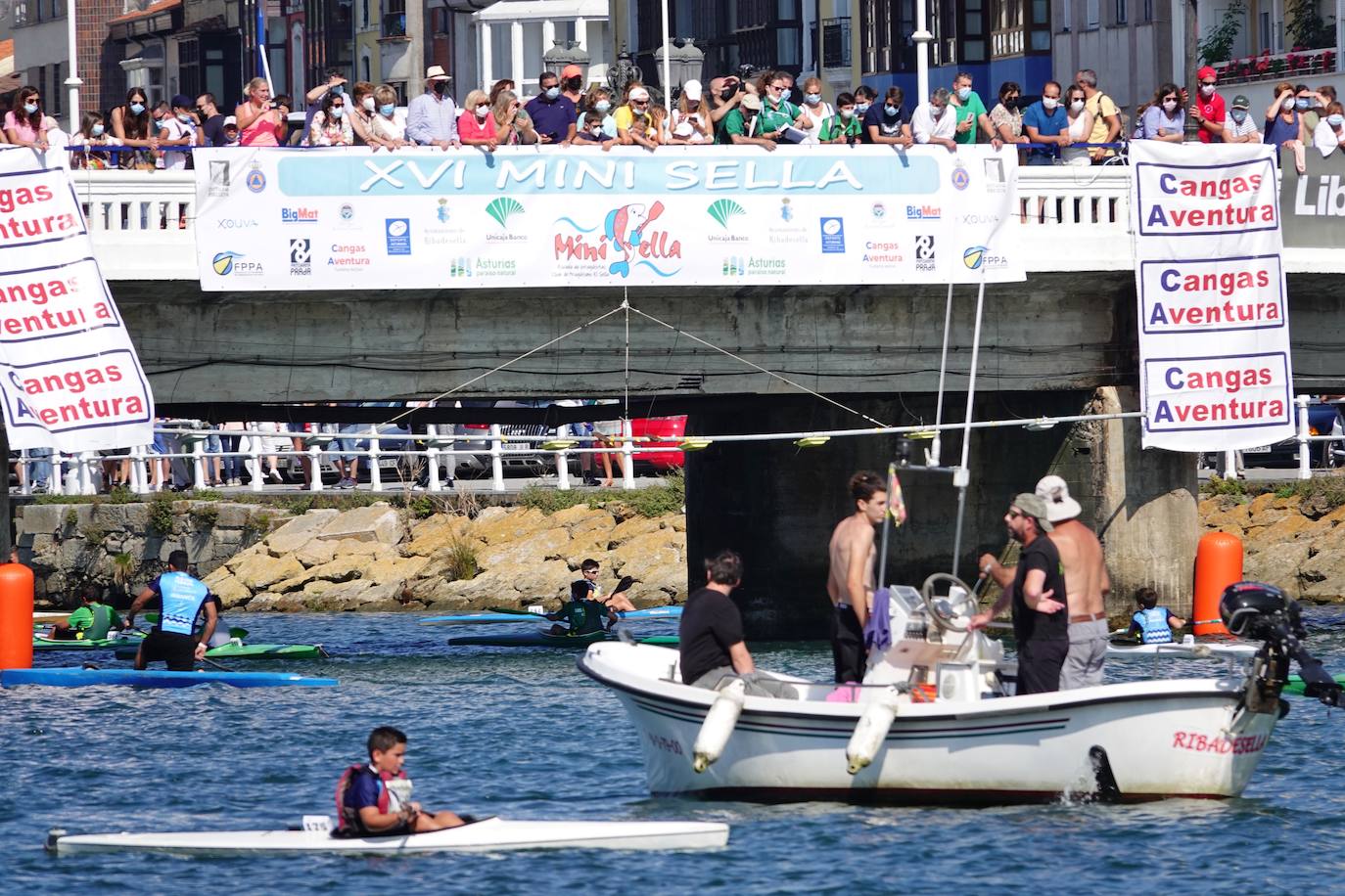 El Sella acoge este fin de semana dos pruebas deportivas. Este sábado se ha disputado el X Mini-Sella, la prueba abierta para las categorías que no pueden participar en el Descenso Internacional del Sella. Además, el domingo será turno para el XXII Descenso Adaptado del Sella con salida en Arriondas y descanso en Llordón