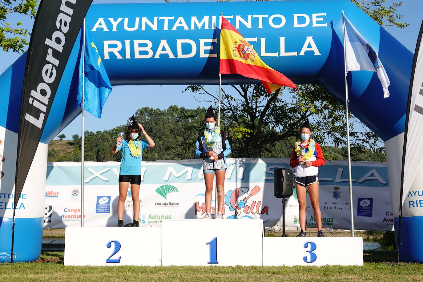 El Sella acoge este fin de semana dos pruebas deportivas. Este sábado se ha disputado el X Mini-Sella, la prueba abierta para las categorías que no pueden participar en el Descenso Internacional del Sella. Además, el domingo será turno para el XXII Descenso Adaptado del Sella con salida en Arriondas y descanso en Llordón