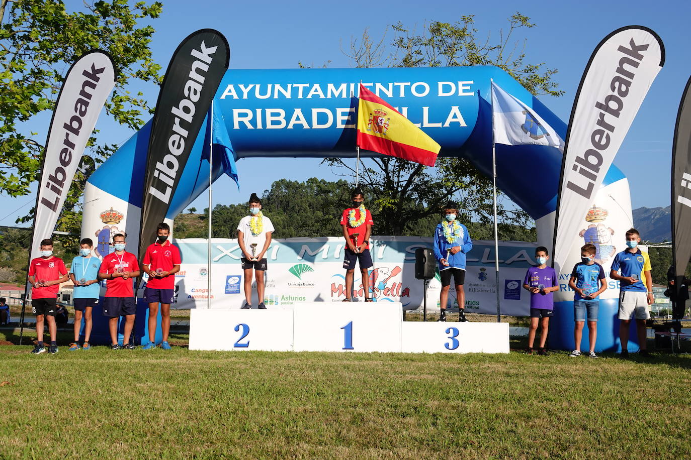 El Sella acoge este fin de semana dos pruebas deportivas. Este sábado se ha disputado el X Mini-Sella, la prueba abierta para las categorías que no pueden participar en el Descenso Internacional del Sella. Además, el domingo será turno para el XXII Descenso Adaptado del Sella con salida en Arriondas y descanso en Llordón