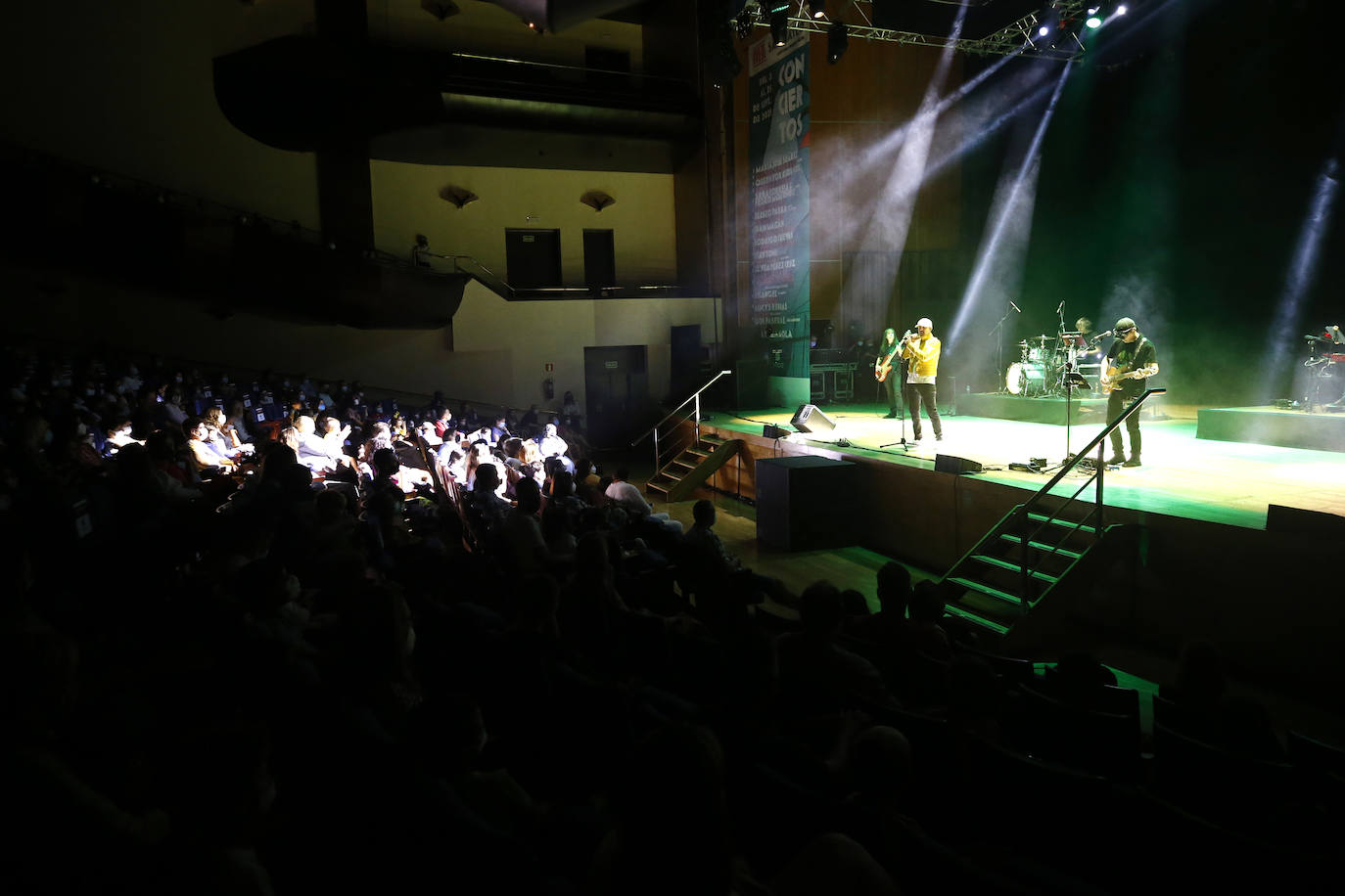 La programación infantil de las fiestas ovetenses de San Mateo ha acercado la música del emblemático grupo Queen a los más pequeños. El tributo 'Queen for Kids. Mi primer concierto' ha conquistado a niños y mayores este sábado. 