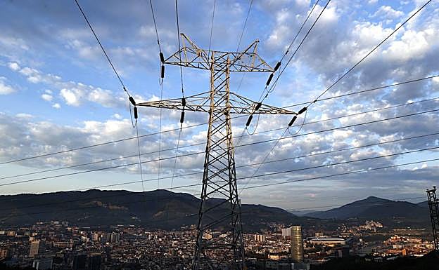 Así cotiza la «empatía social» que el Gobierno pide a las eléctricas 