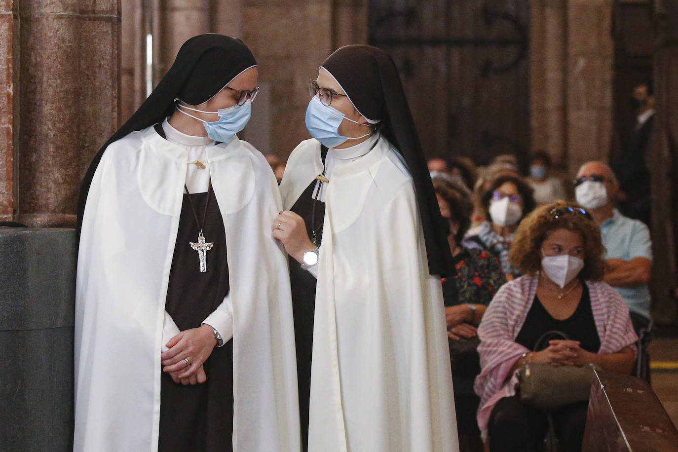 El acto religioso en Covadonga para celebrar el Día de Asturias es un evento ineludible para muchos asturianos que quieren honrar a la Santina. 