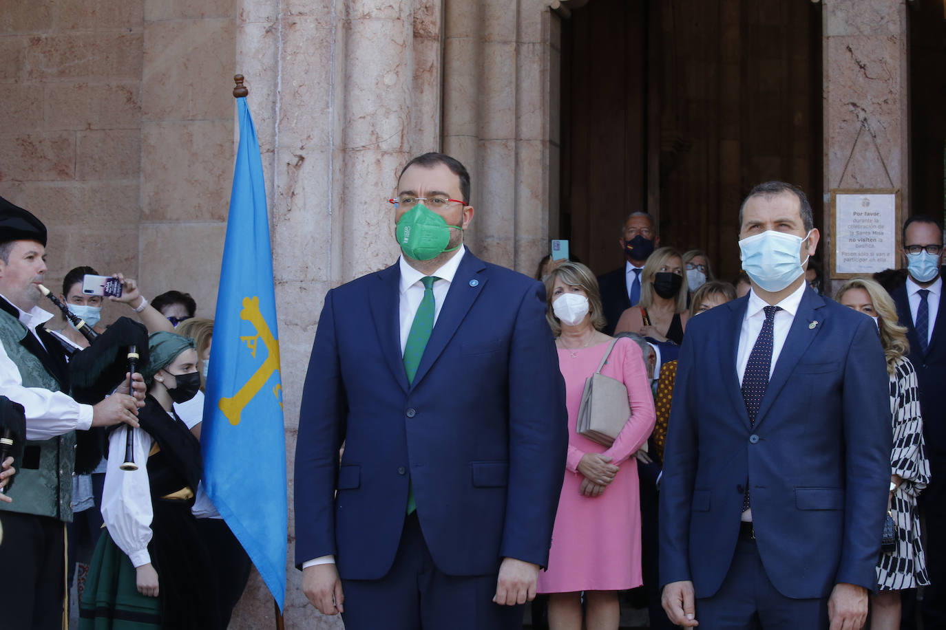 El acto religioso en Covadonga para celebrar el Día de Asturias es un evento ineludible para muchos asturianos que quieren honrar a la Santina. 