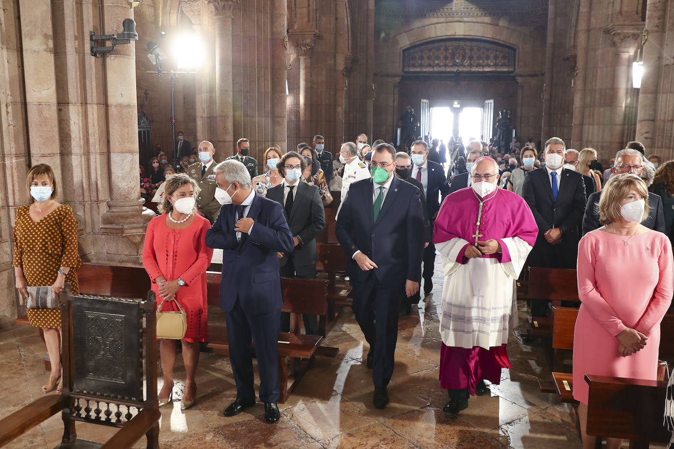 El acto religioso en Covadonga para celebrar el Día de Asturias es un evento ineludible para muchos asturianos que quieren honrar a la Santina. 