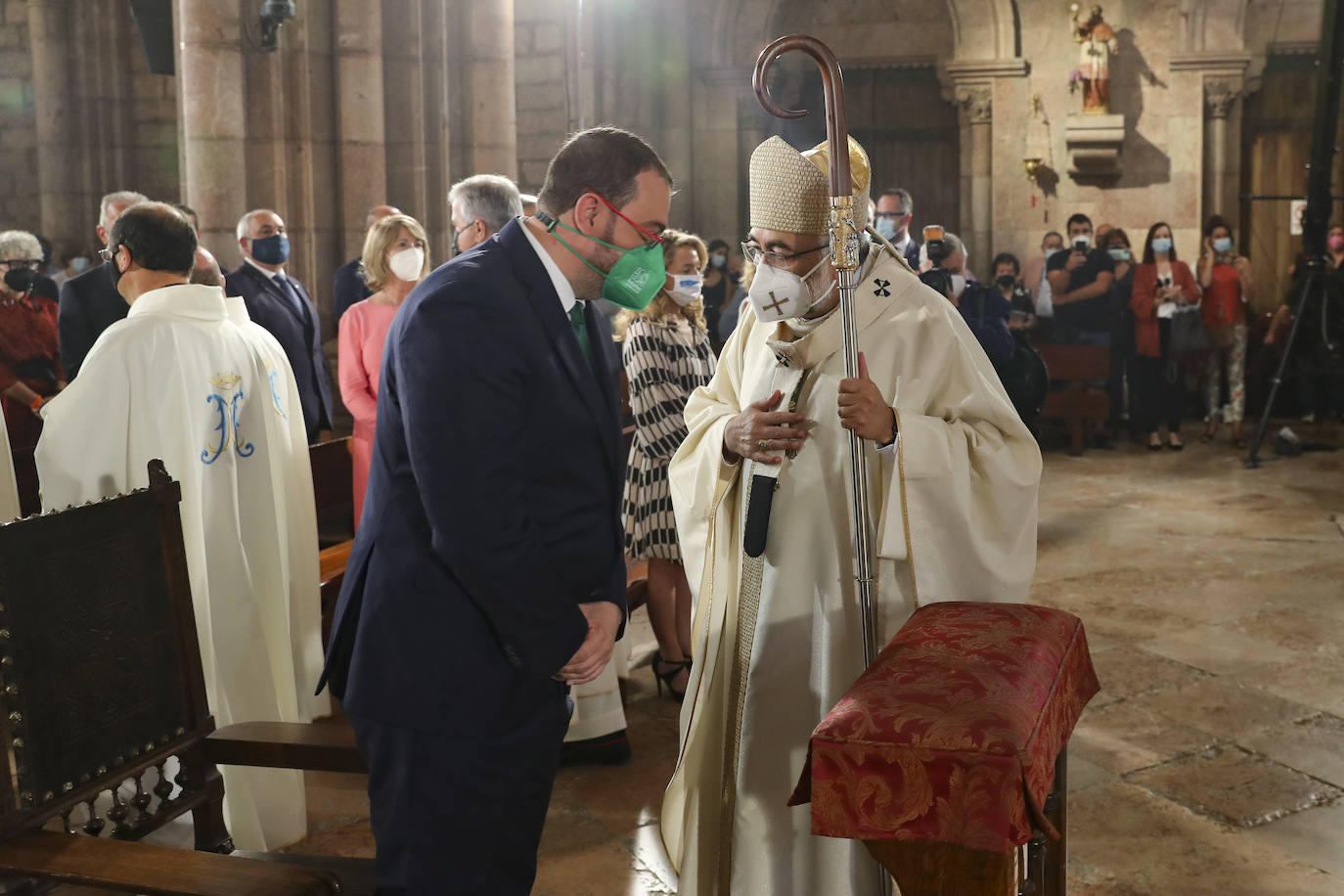 El acto religioso en Covadonga para celebrar el Día de Asturias es un evento ineludible para muchos asturianos que quieren honrar a la Santina. 