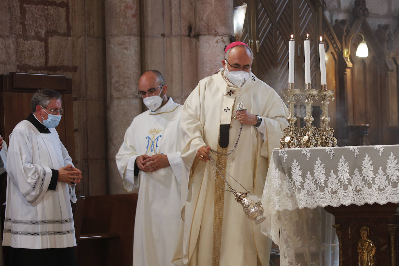 El acto religioso en Covadonga para celebrar el Día de Asturias es un evento ineludible para muchos asturianos que quieren honrar a la Santina. 