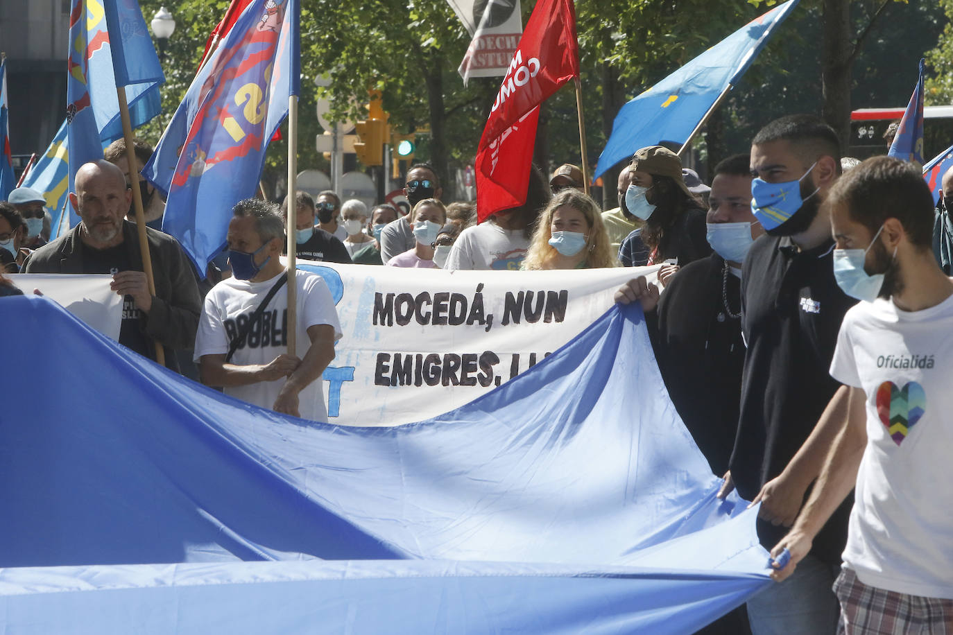 Sindicatos y partidos de izquierda pidieron «una Asturies por el empleo y la mocedá»