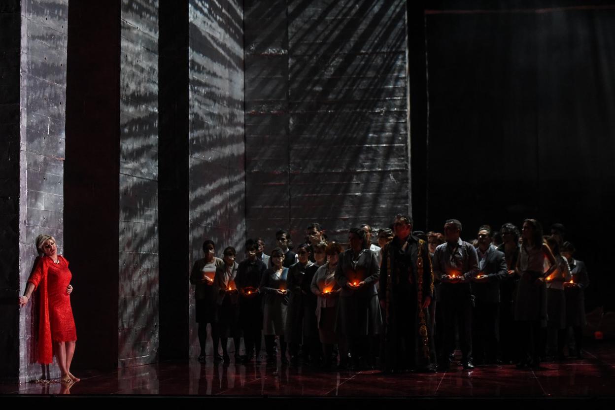 Un momento de la representación de 'Nabucco' que se pudo ver en Oviedo el pasado lunes. 