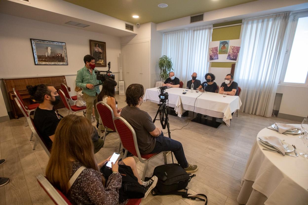 Albert Monteys, Santiago Sequeiros y Natacha Bustos compartieron rueda                   de prensa en el día de ayer y repasaron su trayectoria editorial en el Hotel 40 Nudos. 